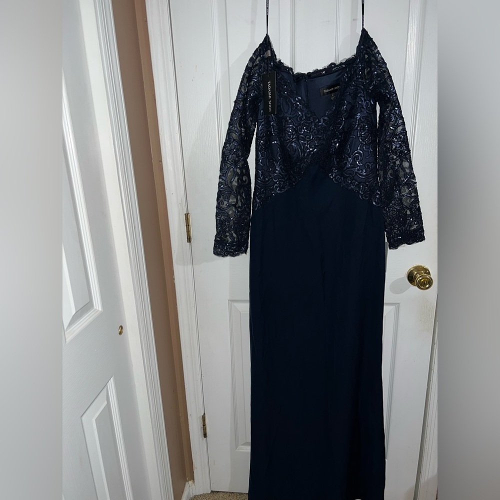 Tadashi Shoji - Allyson Evening Gown in Navy - Size 6 - Picture 4 of 6